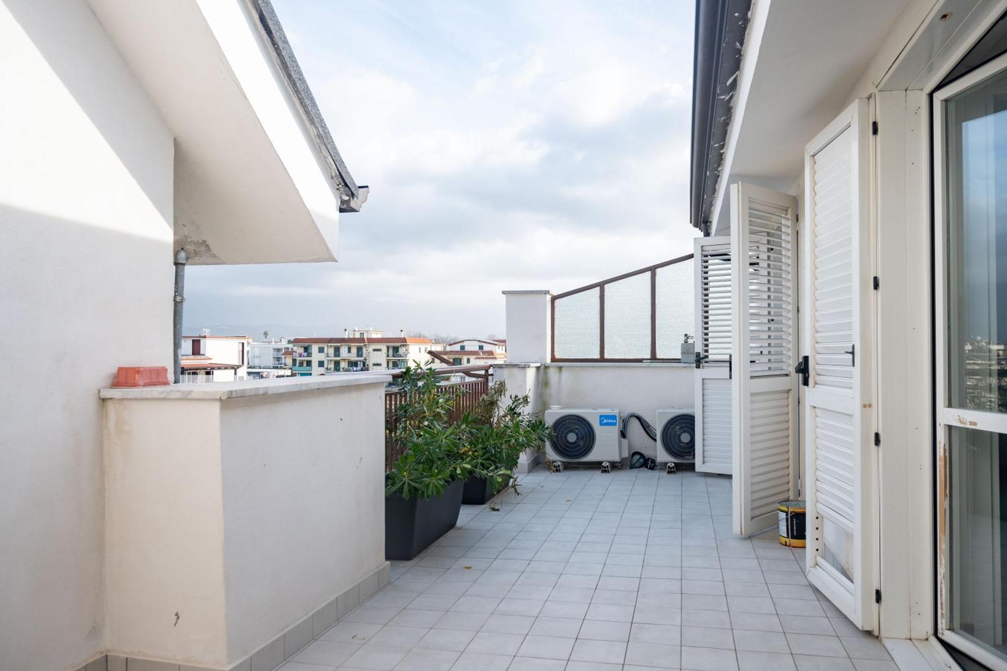 Strategic Apartment With Terrace - 诺拉 外观 照片