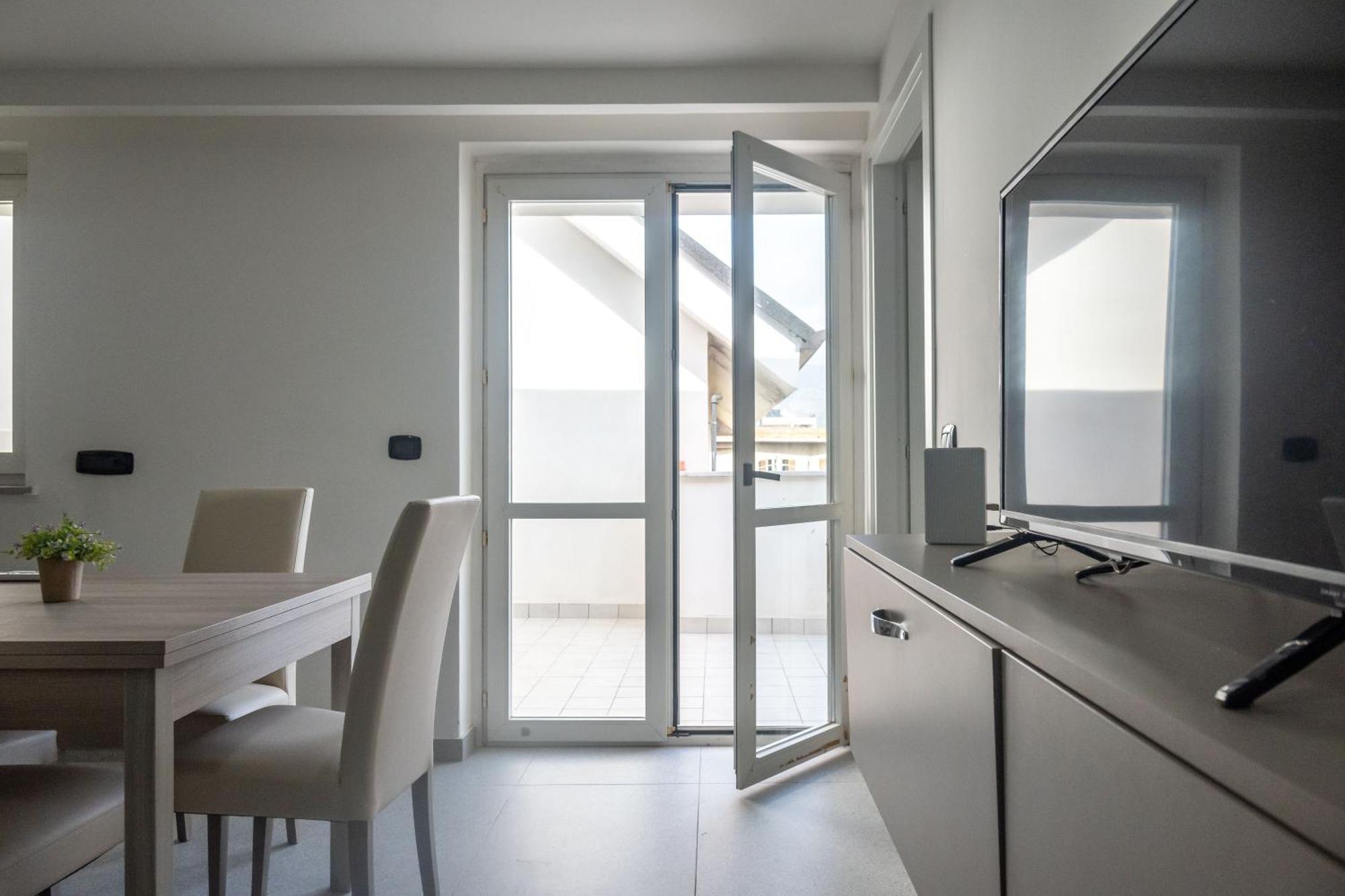 Strategic Apartment With Terrace - 诺拉 外观 照片